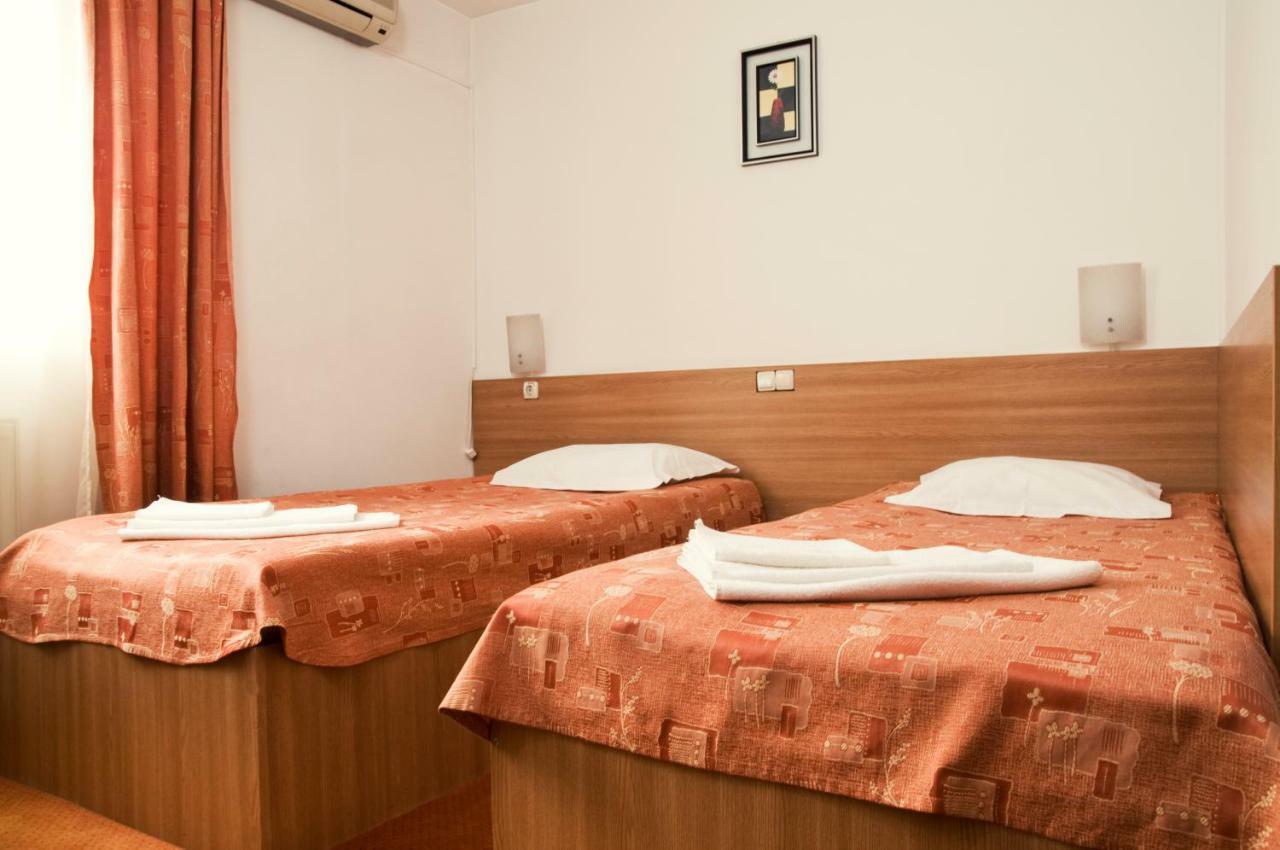 Hotel Est Bucureşti Cameră foto