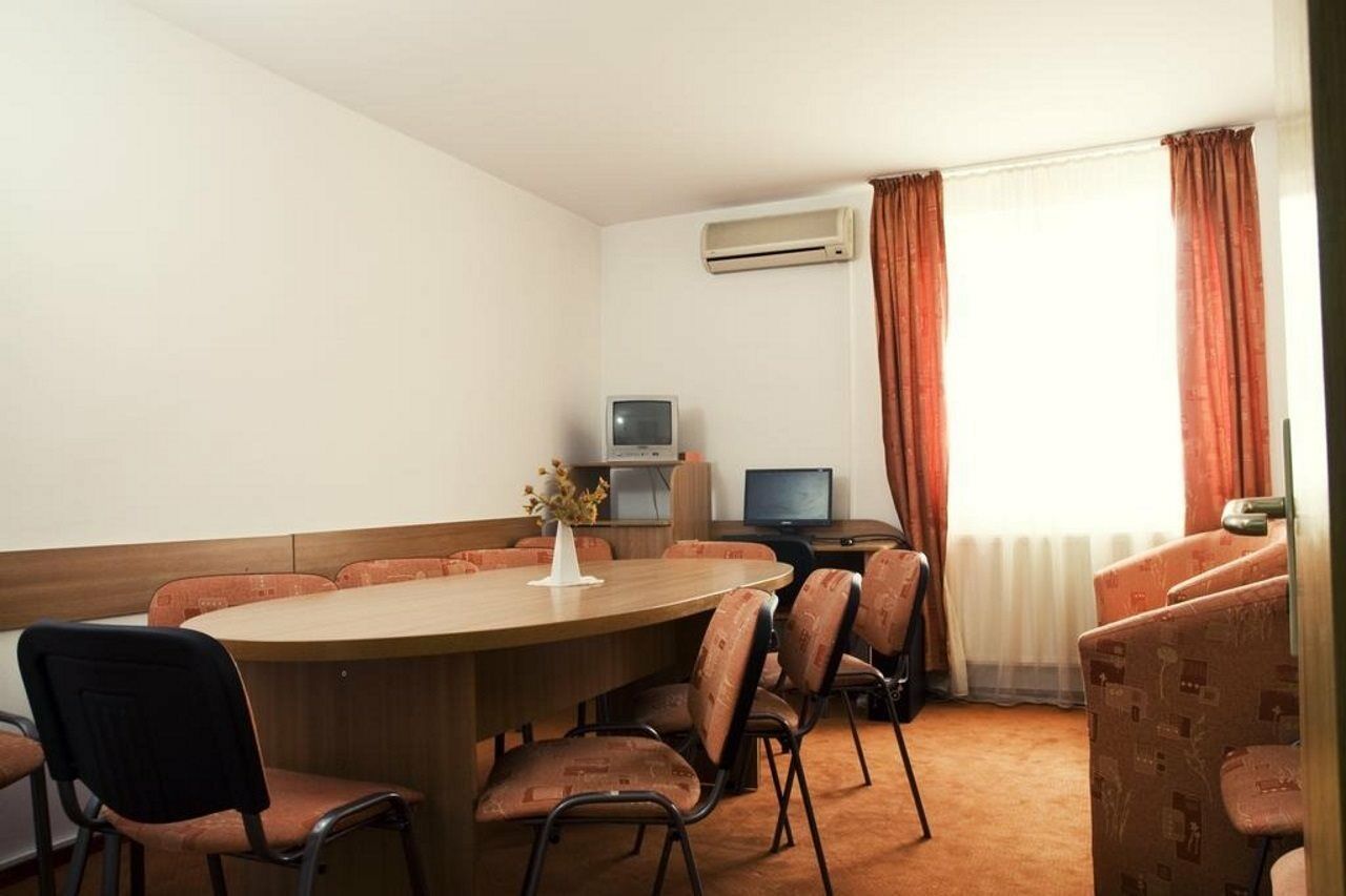 Hotel Est Bucureşti Exterior foto